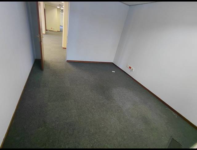 174M² OFFICE TO LET IN BRYANSTON